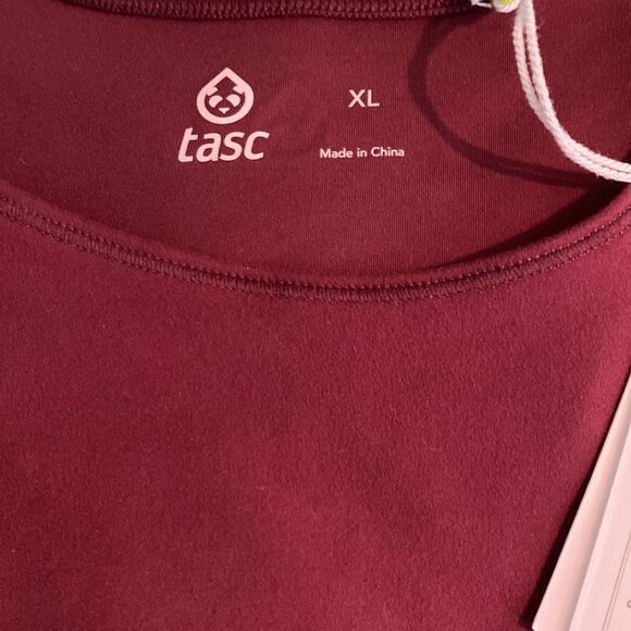 NWT Women’s Tasc Sculptive Crop Tank in Wineberry Sz. XL - Picture 2 of 9